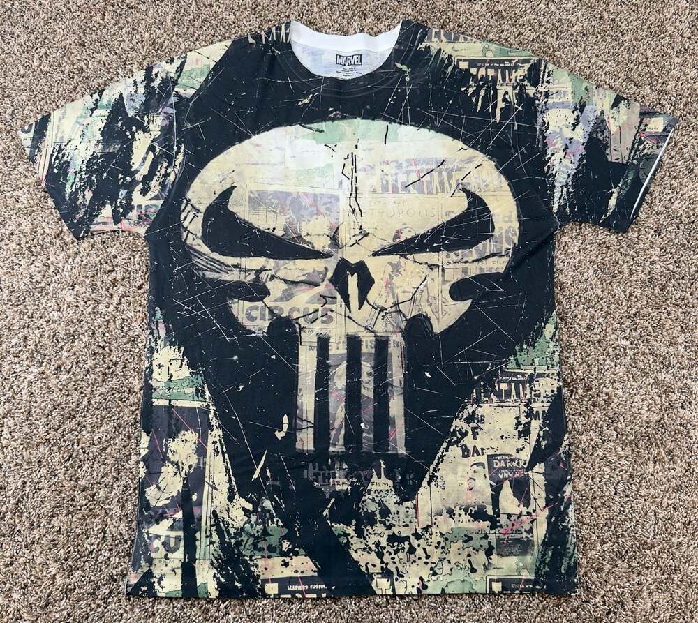 Marvel The Punisher All Over Print AOP Skull Graphic T-Shirt Men's Size Large